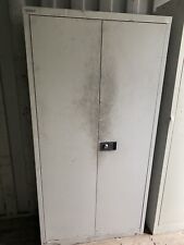 BISLEY 2 DOOR STEEL CABINET, WITH 4 ADJUSTABLE SHELVES (5531)