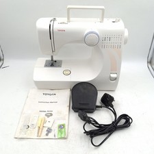 Toyota RS2000 STF Series Sewing Machine 18-Stitch Electric Made in PRC w/ Manual