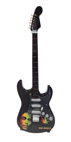 Chiselcraft wooden mini guitar - wooden,