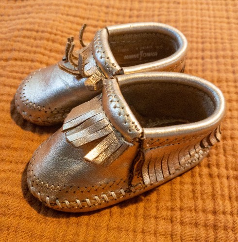 Minnetonka metallic leather - minnetonka,