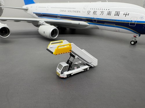 Scale 400 airport staircase - scale,