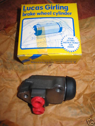 Front wheel brake cylinder - rh,
