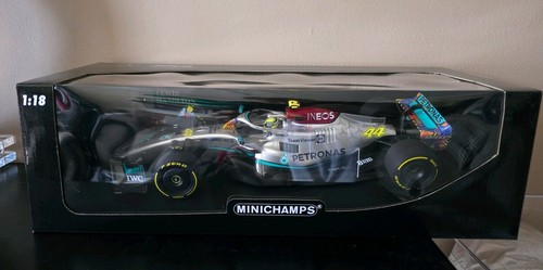 Minichamps 2022 mercedes - 1/18,