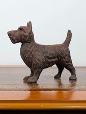 Cast iron scottish terrier dog