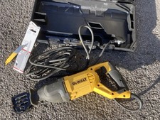 Dewalt DWE305PK-GB Reciprocating 1100w Saw 230V C/W Plastic Carry Case