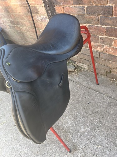 Ideal black leather saddle - black,