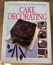 Cake decorating by Elaine MacGregor