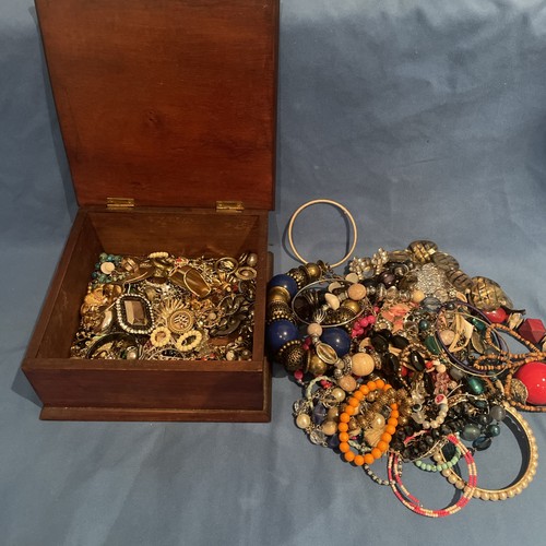 Vintage wooden box - vintage, full