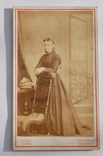CDV OF PRETTY LADY BEHIND A CHAIR, BY NEGRETTI & ZAMBRA OF CRYSTAL PALACE