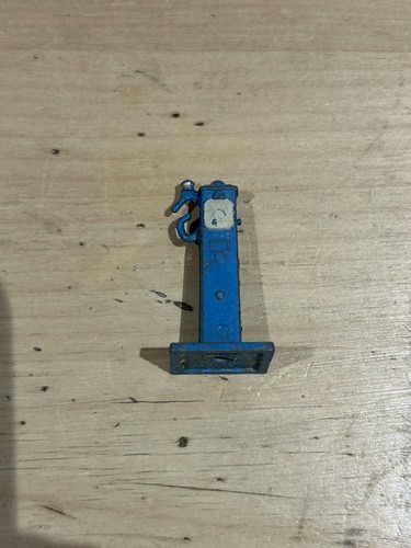 Dinky toy petrol pumps - dinky,
