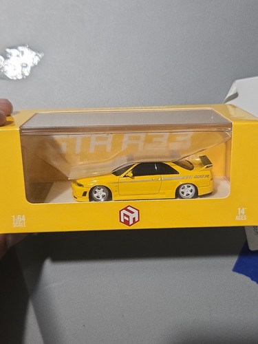 Scale yellow nissan - yellow,