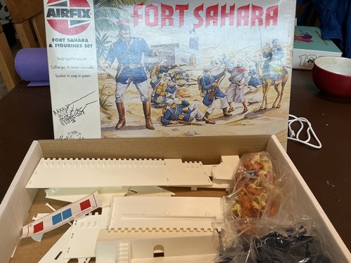 Airfix fort sahara figurine - airfix,