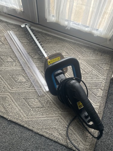 Corded electric hedge trimmer - electric,