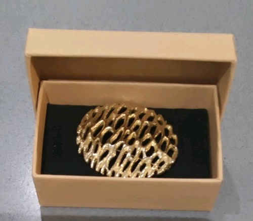 Vintage gold tone sarah - vintage,