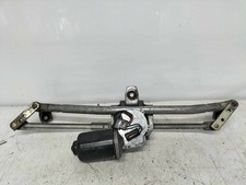 1J1955023A front windscreen