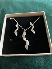 Ladies Necklace and Drop Earrings In Gift Box Silver Plated Jewellery Set New