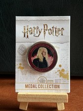S6) RARE HARRY POTTER MEDAL COIN IN CARD LUCIUS MALFOY  JASON ISAACS JK ROWLING