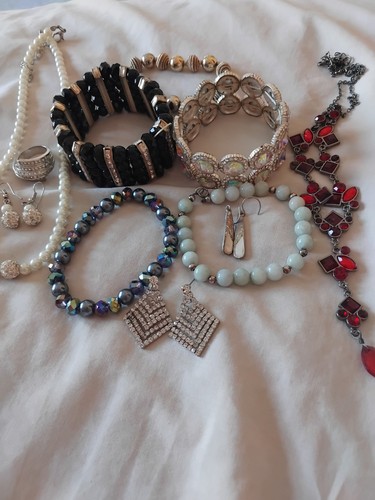 Pieces costume jewellery - of,