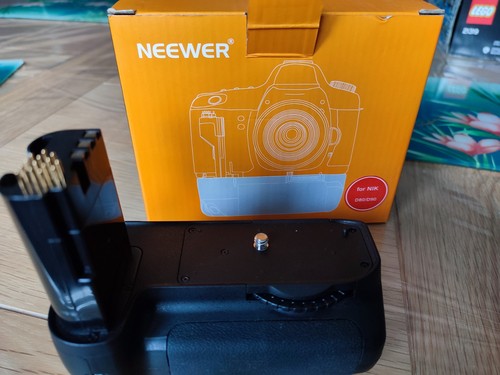 Vertical battery grip neewer - grip.,