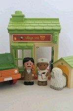 ELC Happyland Village Vet Surgery with Sounds, Truck, Kennel, Vet, Nurse and Dog