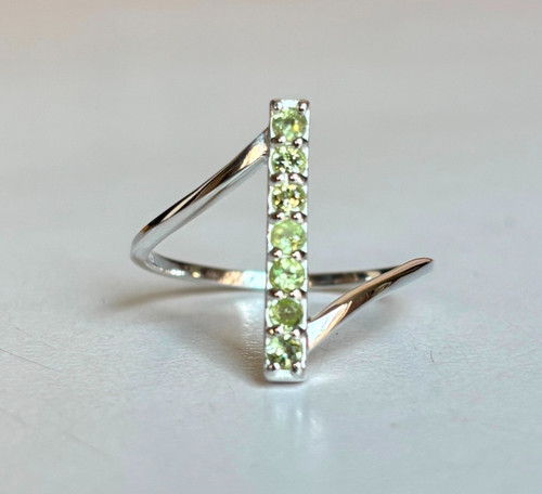 Natural peridot vertical bar - natural,