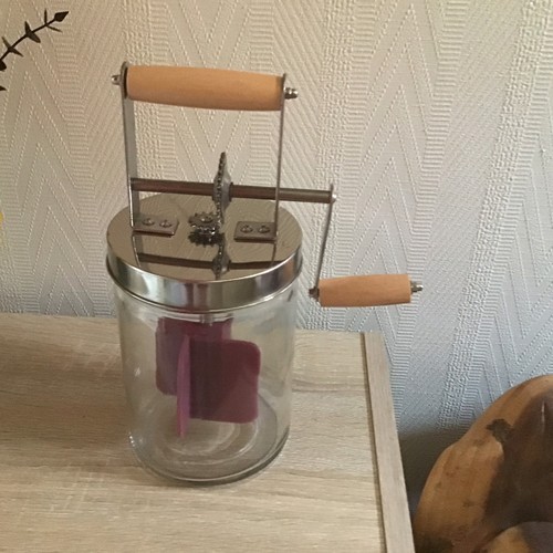 Litre butter churner - litre.,