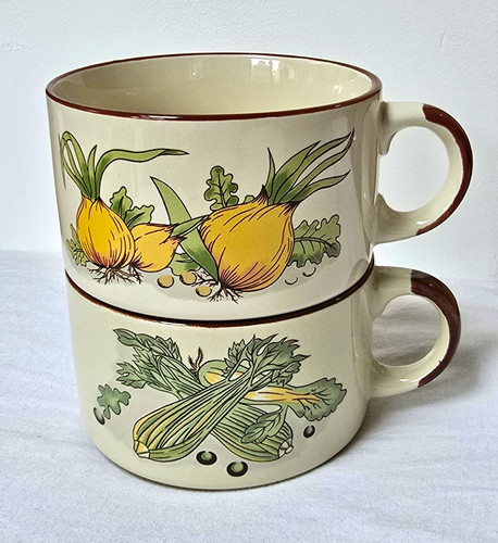 Vintage soup bowls - , mugs