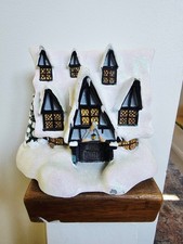 Harry Potter Hawthorne Village Three Broomsticks Pub