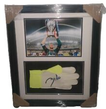 Framed Hand Signed Dida A.C.Milan Goalkeeper Glove (1)