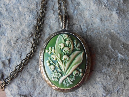 Lily the valley hand - the,