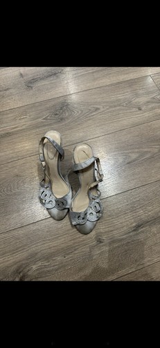 Well used debut ladies - well, straps