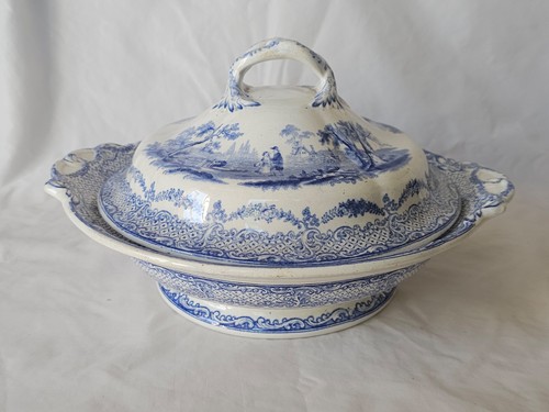 Blue white humphrey clock - &,