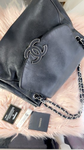Chanl vintage hand bag