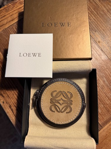 Loewe anagram round coin - loewe,