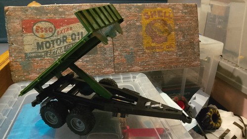 Bruder john deere tipping - john,