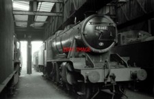 PHOTO  LMS  STANIER 8F 2-8-0 48307 STANDS INSIDE THE RUNNING SHED AT LOSTOCK HAL