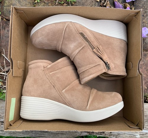 New skechers boots - new, 6