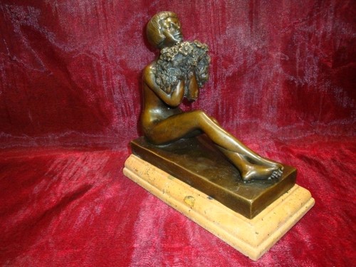 Statue damsel sexy art deco - statue,