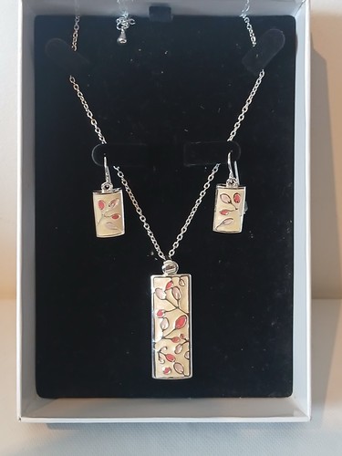 Buckingham three piece silver - three,