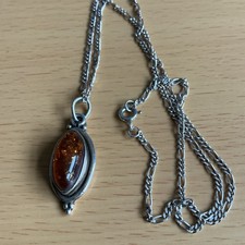 Vintage 925 Silver  Amber Pendant & 44cm chain