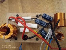 DALI IKON ON WALL  Speaker terminal + speaker crossover