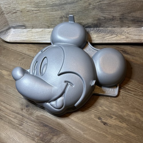 Disney mickey mouse cake pan - disney,
