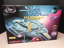 Playmates Star Trek USS