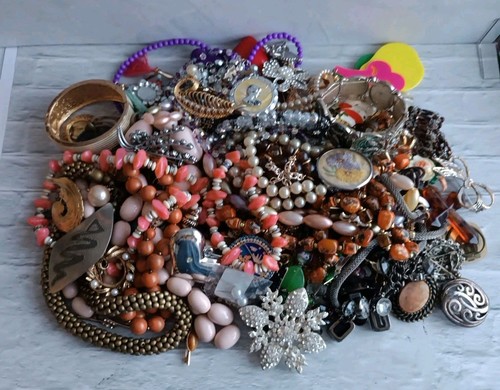8kg broken costume jewellery - costume,