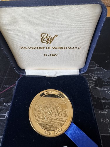 Cased day medallion 6th - medallion,