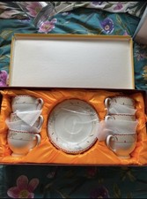 Dinner Set Includes 6 Plates &