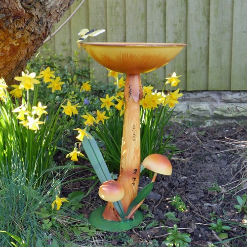Large mushroom sculpture - sculpture, bird