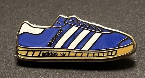Brighton retro trainer pin - trainer,