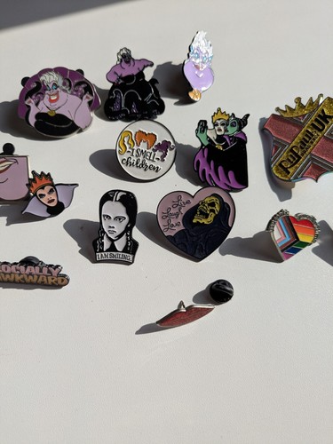 Pin badges bundle disney - badges,