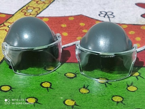 Playmobil grey helmets - x2,